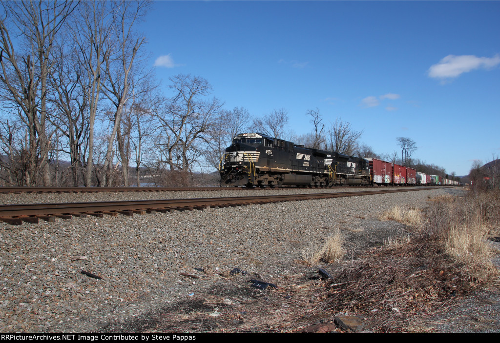 NS 4575 leads train 13V West